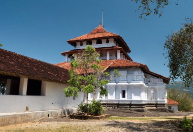 Lankatilaka Vihara, Kandy 'nin Udunuwara şehrinde bulunan antik bir Budist tapınağıdır.