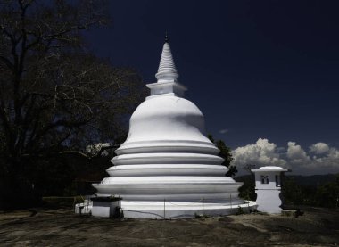 Lankatilaka Vihara, Kandy 'nin Udunuwara şehrinde bulunan antik bir Budist tapınağıdır.