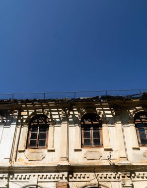 Kandy City, Sri Lanka 'da terk edilmiş eski bir ev.