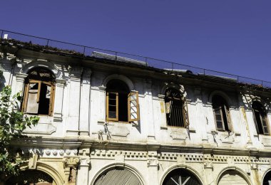 Kandy City, Sri Lanka 'da terk edilmiş eski bir ev.