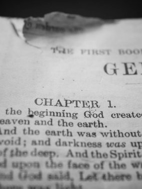 Eski Kutsal İncil 'in kapağını kapat