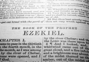 Eski Kutsal İncil 'in kapağını kapat