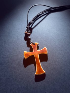 Kutsal İncil Hristiyan Dini Kitabı ve Haç