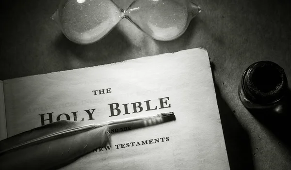 Close Vintage Holy Bible Book — Stock Photo, Image