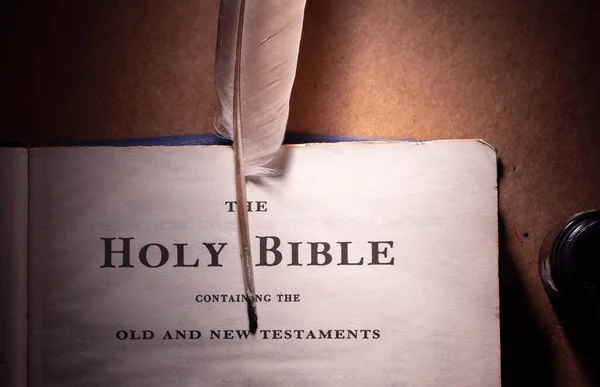 Zbliżenie Vintage Świętej Księgi Biblijnej — Zdjęcie stockowe