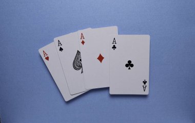 Bir oyun kartının setini kapat