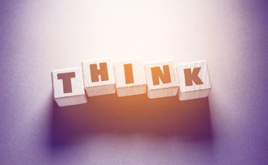 Thihk Kelimesi Tahta Küplere Yazıldı