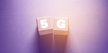 5G Kelime Tahta Küpler Üzerine Yazıldı