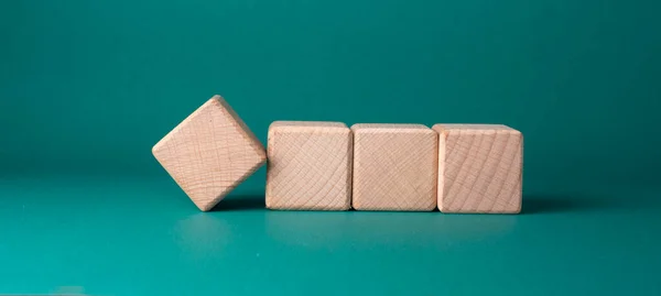 Houten Geometrische Vormen Kubus Een Papieren Achtergrond Dit Kan Gebruiken — Stockfoto