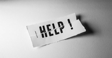 Yardım Sözcüğünün Kapanışı, İş Fikri