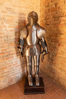 Ortaçağ demir zırhı sergisi, Catell 'Arquato, Piacenza, İtalya