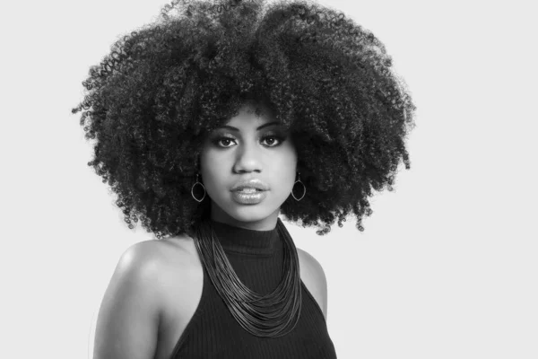 Portrait Young Black Woman Great Afro Hair Looking Camera — Fotografia de Stock