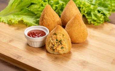 Tavuk Coxinha, geleneksel Brezilya yemeği..
