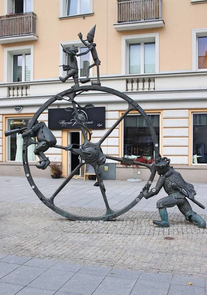 Escultura Journey Calle Lipowa Bialystok Escultura Está Hecha Bronce Rueda —  Fotos de Stock