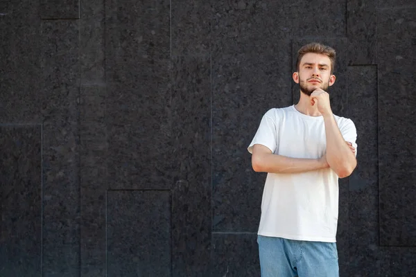 Emozioni Gesto Espressione Concetto Persone Uomo Dalla Barba Caucasica Pensante — Foto Stock