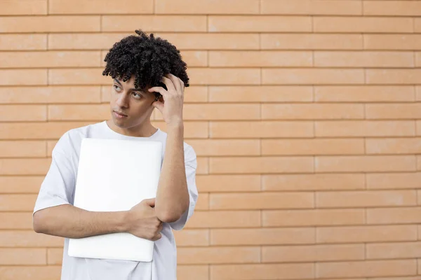 Tecnologia Stile Vita Concetto Persone Pensando Ragazzo Afro Americano Stringendo — Foto Stock