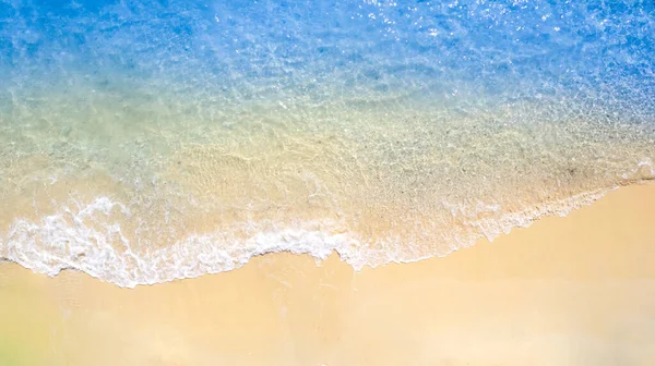 Yüksek Açılı Deniz Manzarası Adadaki Kumlu Sahil Güzel Mavi — Stok fotoğraf