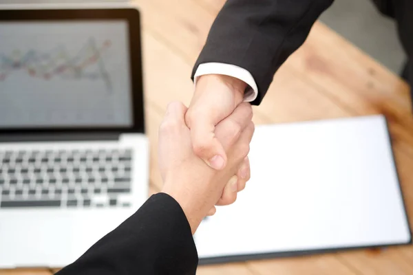 Hand People Shake Hand Make Deal Business Together His Office — Stok fotoğraf