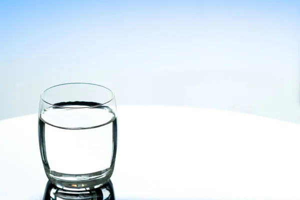 Agua Potable Limpia Saludable Lujoso Cristal Poner Sobre Mesa Sala —  Fotos de Stock