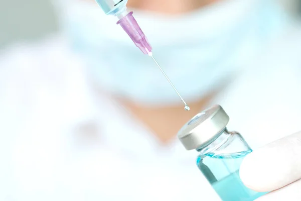Hand Doctor Holding Syringe Medicine Bottle Preparing Injection — Stockfoto