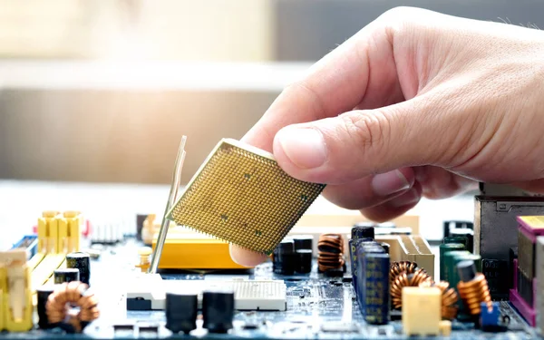 Hand Computer Engineering Brings Computer Cpu Processor Memory Change Components — Stock Photo, Image