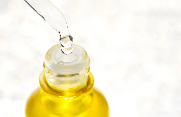 Dropping Serum Collagen Moisturizer Face Clear Yellow Bottle Soft Light — Stock Photo, Image