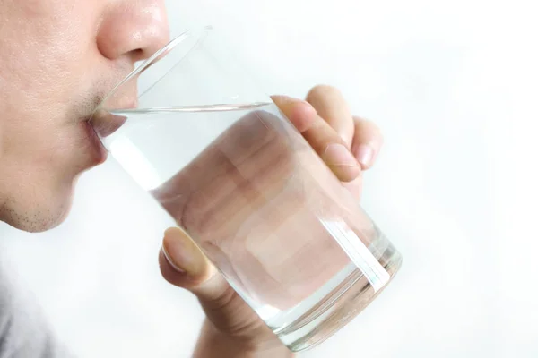 Gesunder Mann Hielt Ein Glas Wasser Der Hand Und Trank — Stockfoto