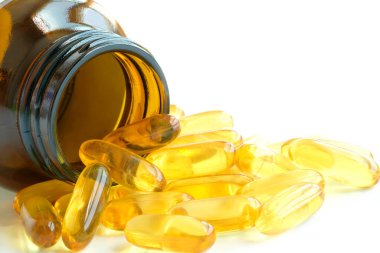 İyi yağlı balık yağı ve E vitamini takviyeleri, sağlık ve vücut.