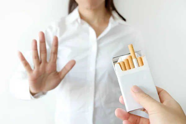 Fumo Cigarros Mulheres Recusam Fumar — Fotografia de Stock