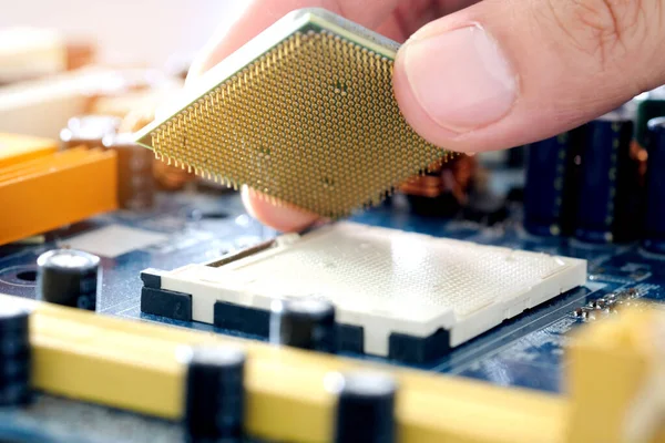 Mano Ingeniería Informática Trae Componentes Del Cambio Memoria Del Procesador — Foto de Stock