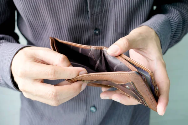 Χέρι Του Επιχειρηματία Ανοιχτή Τσέπη Δεν Υπάρχουν Χρήματα Στο Πορτοφόλι — Φωτογραφία Αρχείου