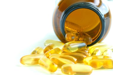 İyi yağlı balık yağı ve E vitamini takviyeleri, sağlık ve vücut.