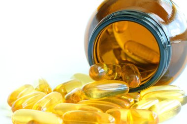 İyi yağlı balık yağı ve E vitamini takviyeleri, sağlık ve vücut.