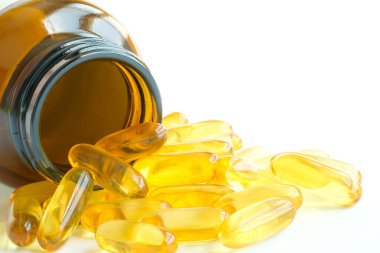 İyi yağlı balık yağı ve E vitamini takviyeleri, sağlık ve vücut.