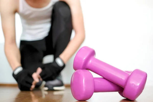 Woman Exercise Personal Trainer Gym Tired She Sit Floor Rest — Stock Photo, Image