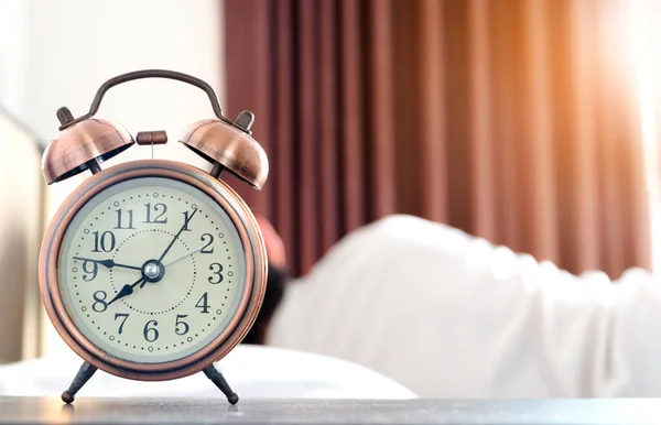 Uuden Päivän Aamuna Nainen Nukkuu Sängyllä Huoneessa Terveydenhuollon Käsitteet — kuvapankkivalokuva