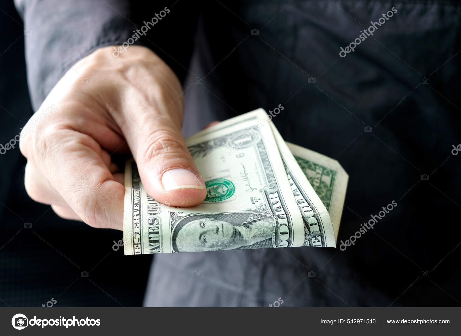 商人的手是为钱工作的他和合伙人一起为投资生意提供钞票他数钞票的钱换钱财务概念业务概念——图库图片© Seasonpost #542971540