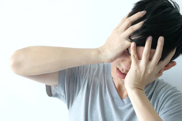 Junge Männer Haben Wütende Kopfschmerzen Als Zwei Emotionen Weißer Hintergrund — Stockfoto
