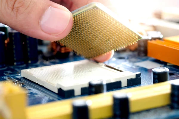 Mano Ingeniería Informática Trae Componentes Del Cambio Memoria Del Procesador — Foto de Stock