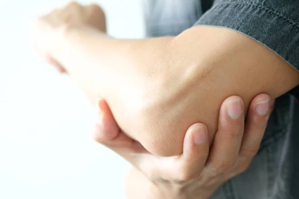 Άνδρες Χρησιμοποιούν Χέρια Τους Για Κρατήσουν Τους Αγκώνες Τους Και — Φωτογραφία Αρχείου