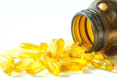 İyi yağlı balık yağı ve E vitamini takviyeleri, sağlık ve vücut.