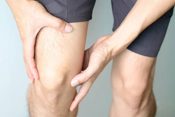 Knee Pain Man Stand Hand Caught Knee Having Painful Feet — Stock Photo, Image