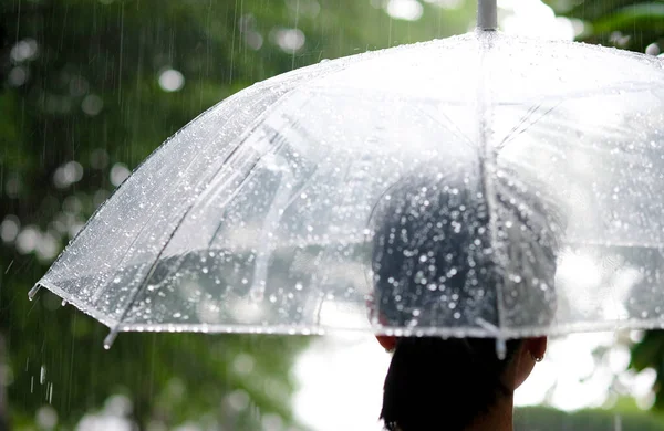 Vrouwen Lopen Regen Hand Van Vrouwen Met Een Paraplu Voelt — Stockfoto