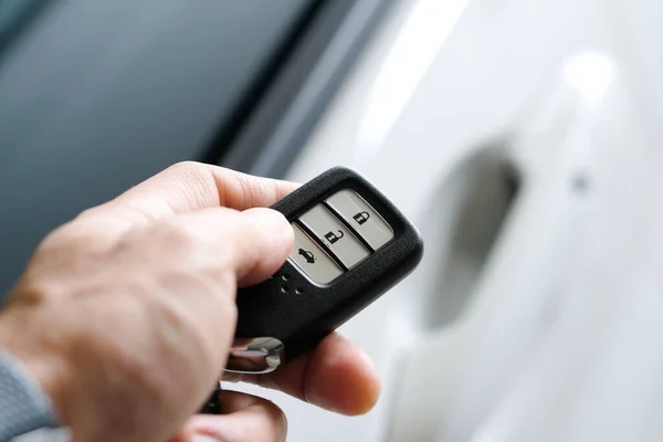 Man Hand Holding Car Remote Push Remote Control Open Car — Stock Photo, Image