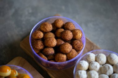 Nastar kurabiyeleri denilen çeşitli Endonezya ananaslı turta kurabiyeleri.