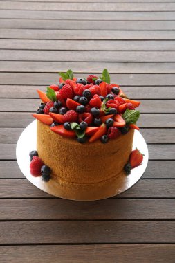 Napoleon Cake is a classic Russian cakes, made of very thin and flaky puff pastry cake layers and a smooth, rich and luscious pastry cream in between the layers.