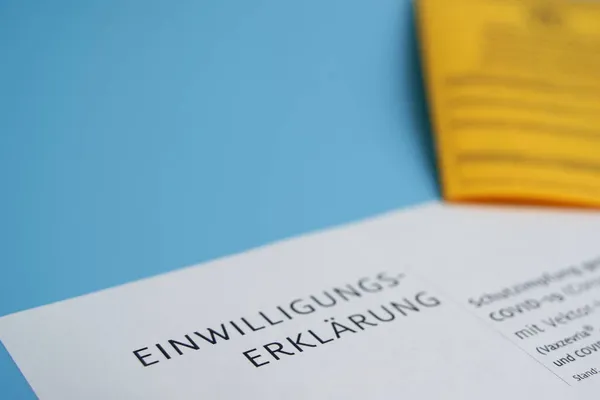 Stuttgart Duitsland Mei 2021 Geïnformeerde Toestemming Einwilligungserklaelrung Vaccinatiedocumenten Pasje Voor — Stockfoto