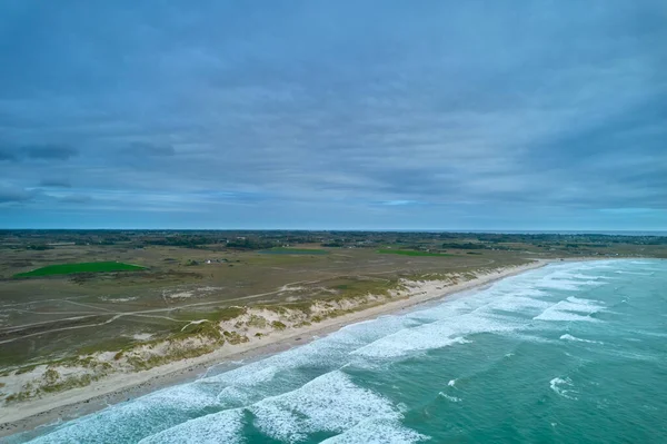 Luftaufnahme Vom Französischen Strand Der Bretagne Meer Mit Wellen Ländlichen — Stockfoto