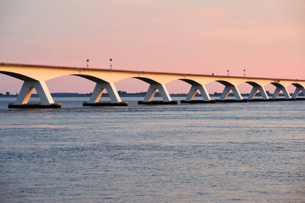 Teil Der Zeeland Brücke Südholland Landschaftsaufnahme Einer Struktur Aus Beton — Stockfoto