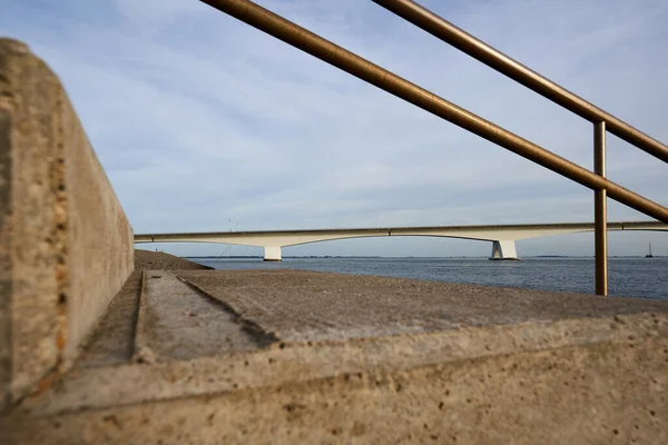 Geländer Und Treppe Vordergrund Zeeland Brücke Den Niederlanden Beton Und — Stockfoto